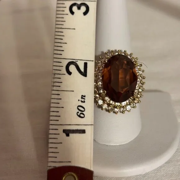 Beautiful Brown Color Ring with Crystals in Gold Tone Setting - size 9.5 - Picture 15 of 16